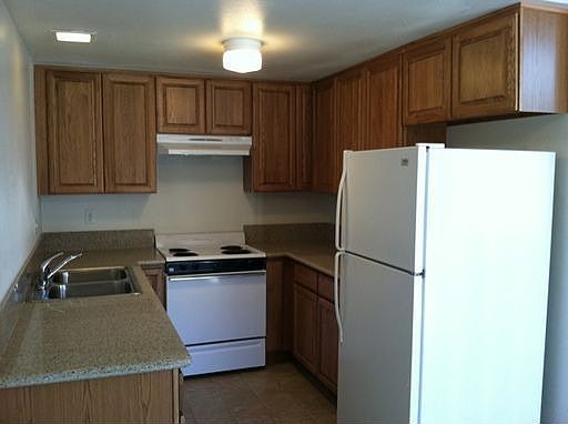 4th image of 2846 Casey St #B