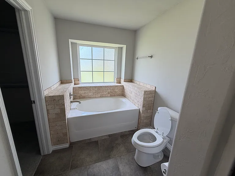 18304 Camborne Ave — Photo 23