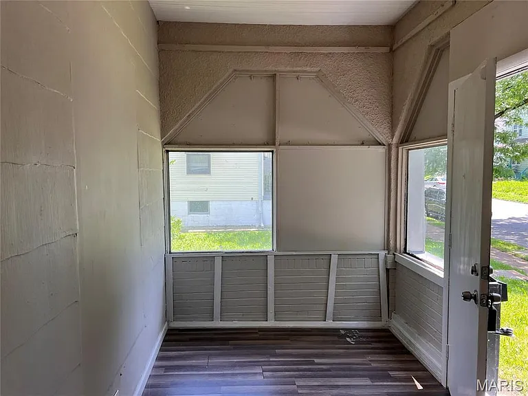 6543 Etzel Ave — Photo 17