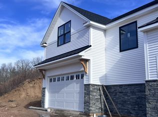 14 Village Cir UNIT 14, Guilford, CT 06437