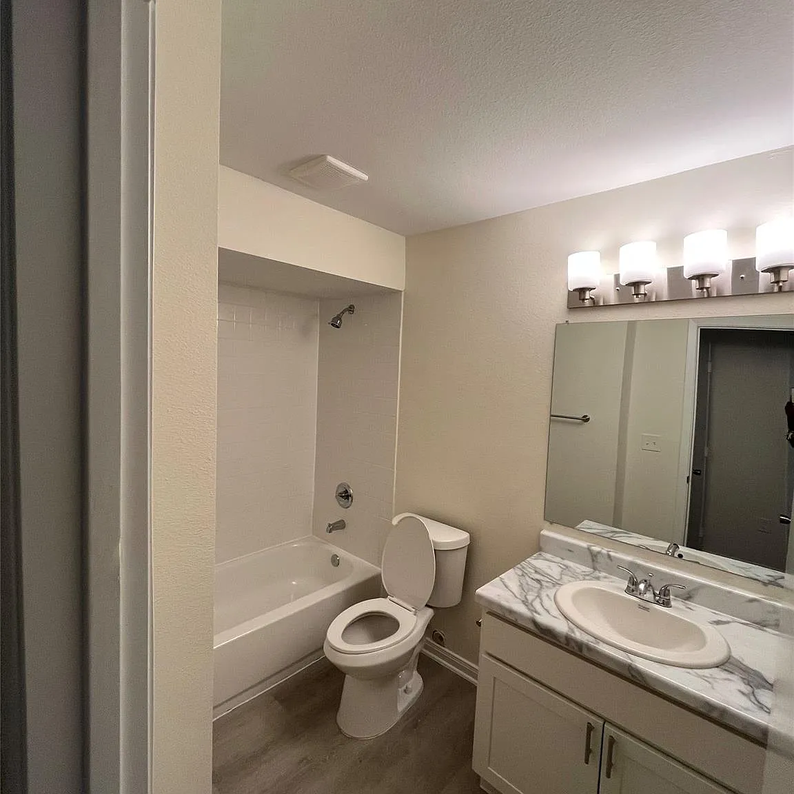 2 bed, 2.0 bath, 1894 sqft, $1,450 — Photo 4