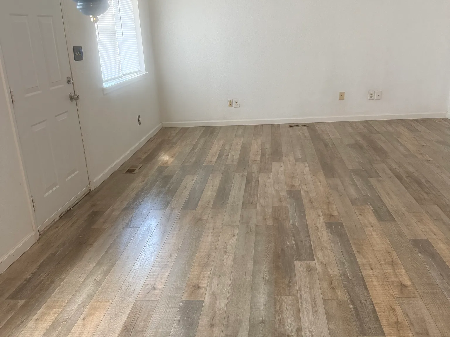 2 bed, 900 sqft, $1,375 — Photo 3