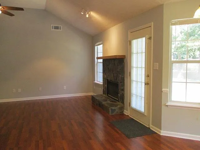 1015 Salford Pl — Photo 10
