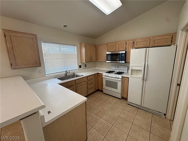 3932 Marble Mountain St — Photo 7