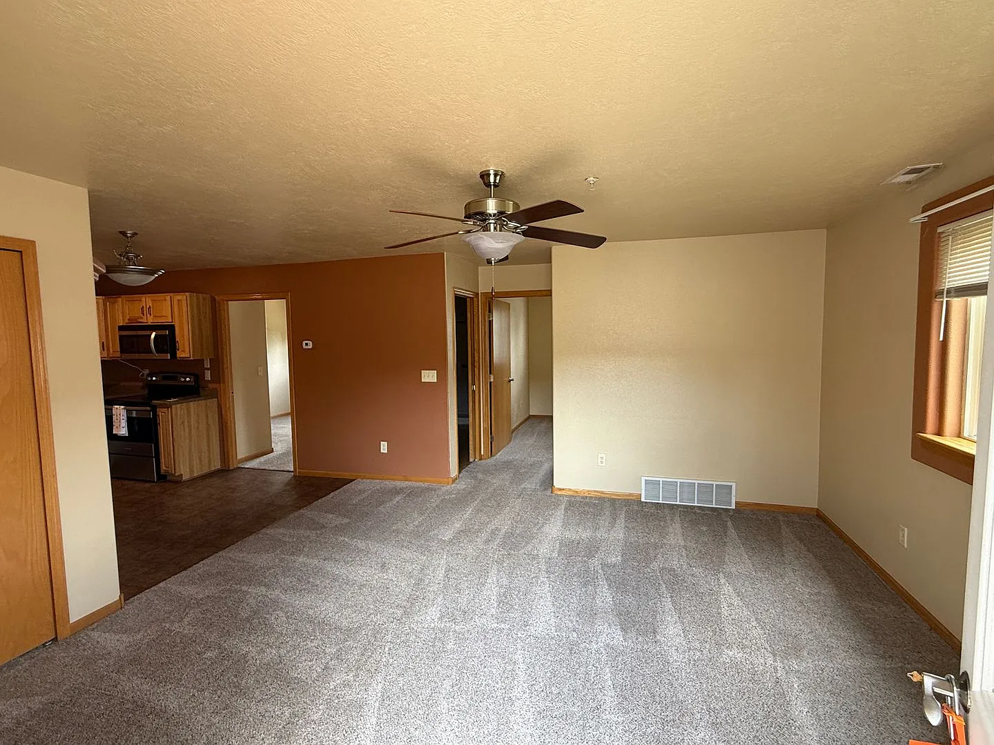 2 Bedroom, 1 Bath Townhome for Rent — Photo 4