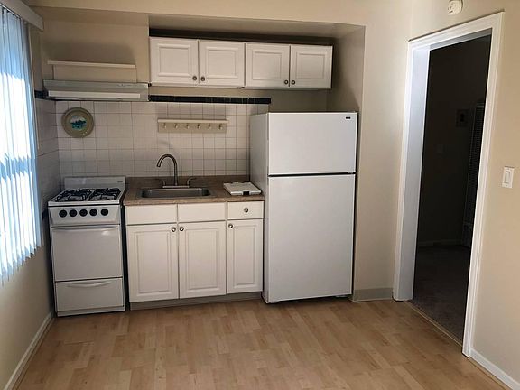 3rd image of 545 University Dr APT 1