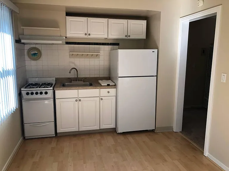 545 University Dr #1 — Photo 3
