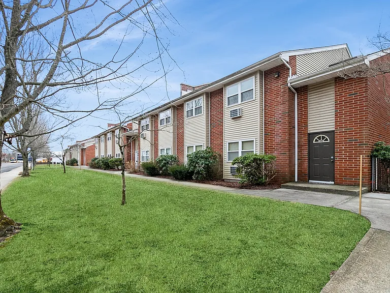 Zen Long Island at Wheatley Heights 55+ Community — Photo 8