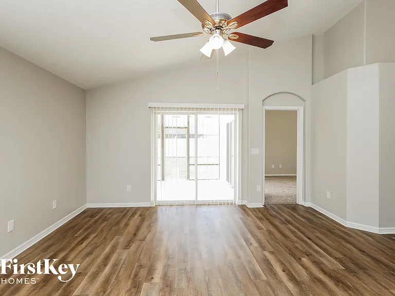2424 Deer Creek Blvd — Photo 3