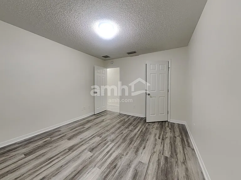 2326 Creekfront Dr — Photo 17