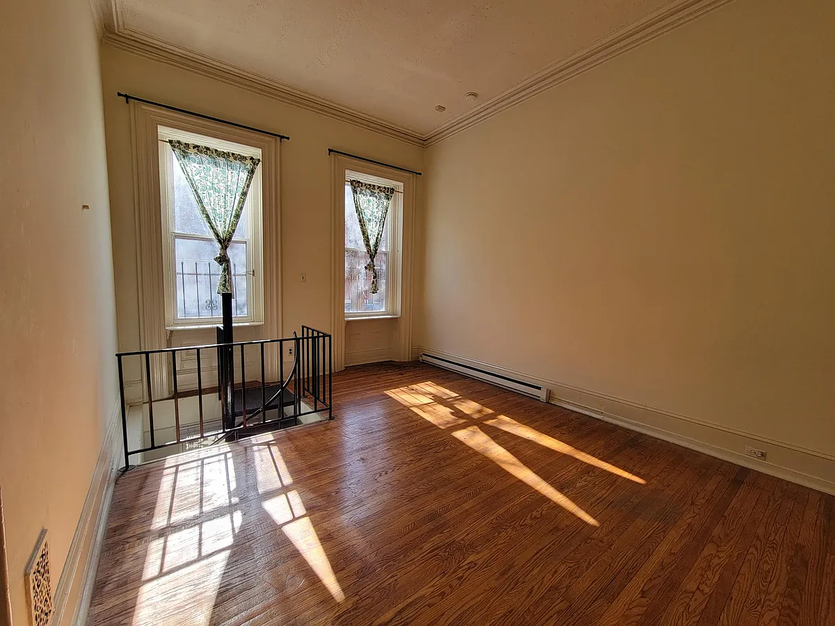 Building Photo - 1915 Green St #1W