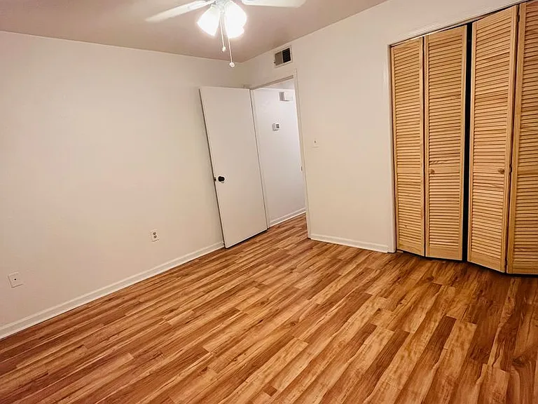 581 Holyoke Ct — Photo 6