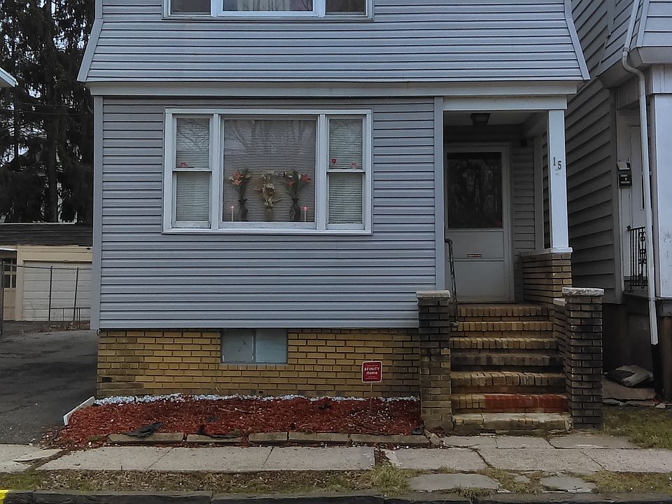 1st image of 15 Rosehill Pl
