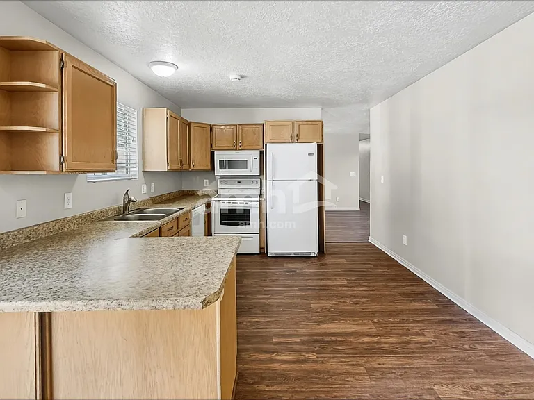 1370 N General Dr — Photo 3