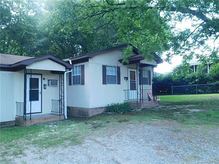 208 W Chestnut St — Photo 12