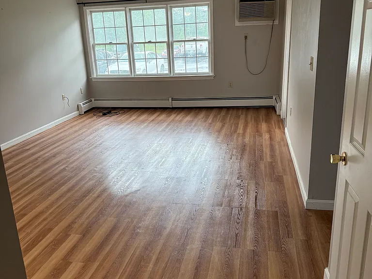 1901 Bodwell Rd — Photo 3
