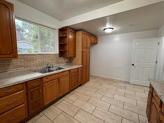 5th image of 4228 Delaware St