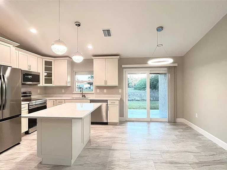 3255 Thurston Ave — Photo 22