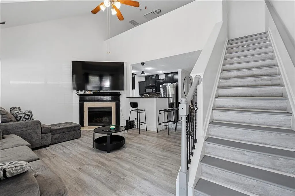 2 bed, 2.0 bath, 1222 sqft, $1,850 — Photo 4