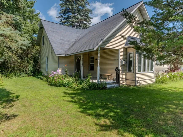 902 4th St NE, Little Falls, MN 56345