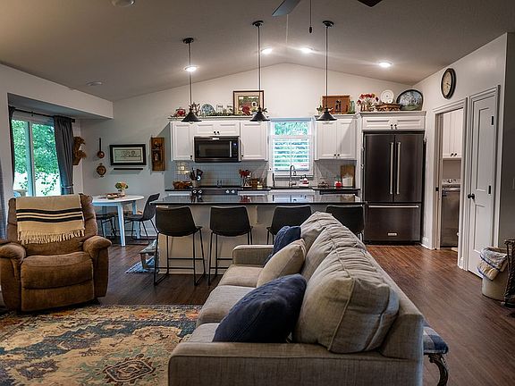 Living room/open kitchen