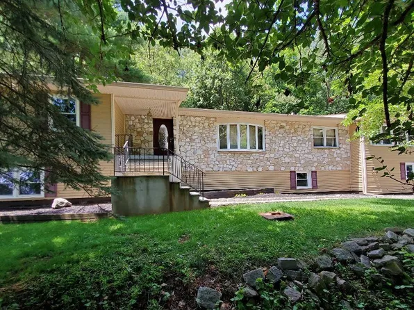 19 Mountainside Lane, Stony Point, NY 10980