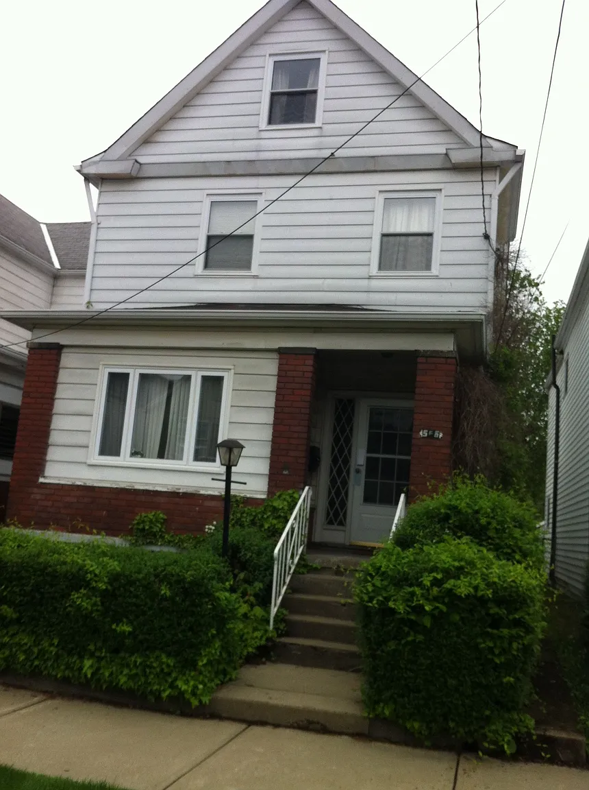566 6th St photo 1
