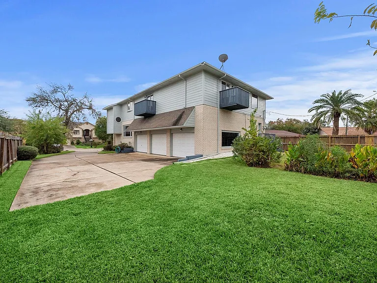 2523 Baycrest Dr — Photo 30