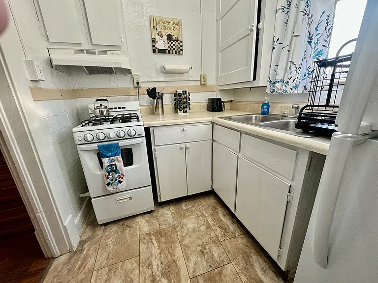 1417 N Main St — Photo 11