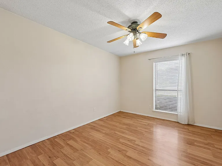 2604 Winding Creek Dr — Photo 14