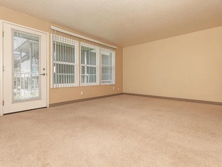 Corinthian Apartments — Photo 32