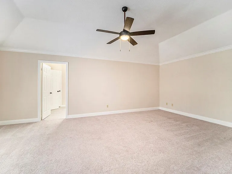 15214 Park Estates Ln — Photo 10