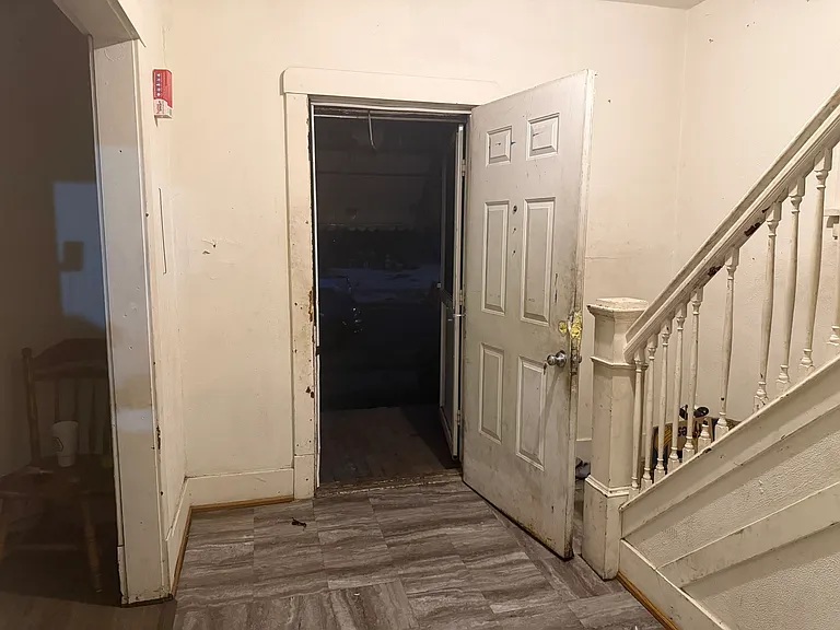 926 S Greenlawn Ave — Photo 6