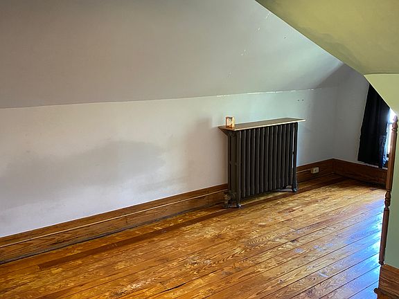 5th image of 526 Campbell Ave SW #3