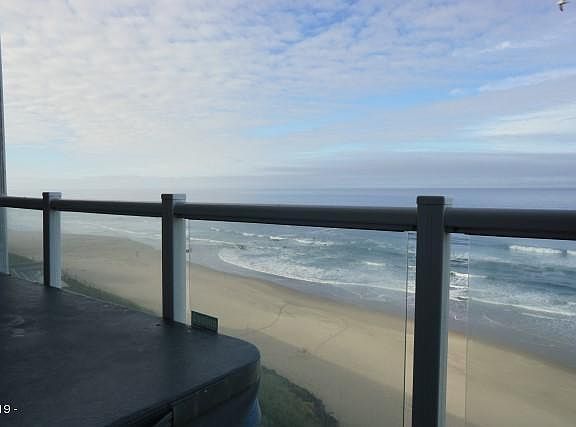 5th image of 1723 NW Harbor Ave #32