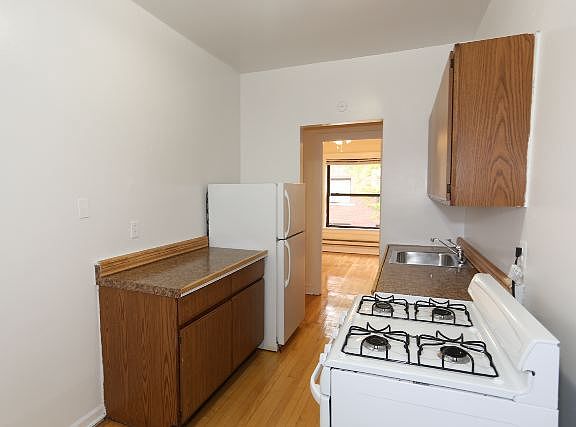 4th image of 817 W Waveland Ave APT 2N