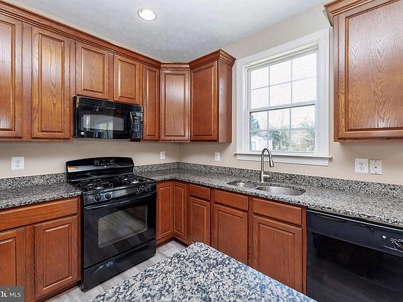 3rd image of 19395 Greens Crossing Ct