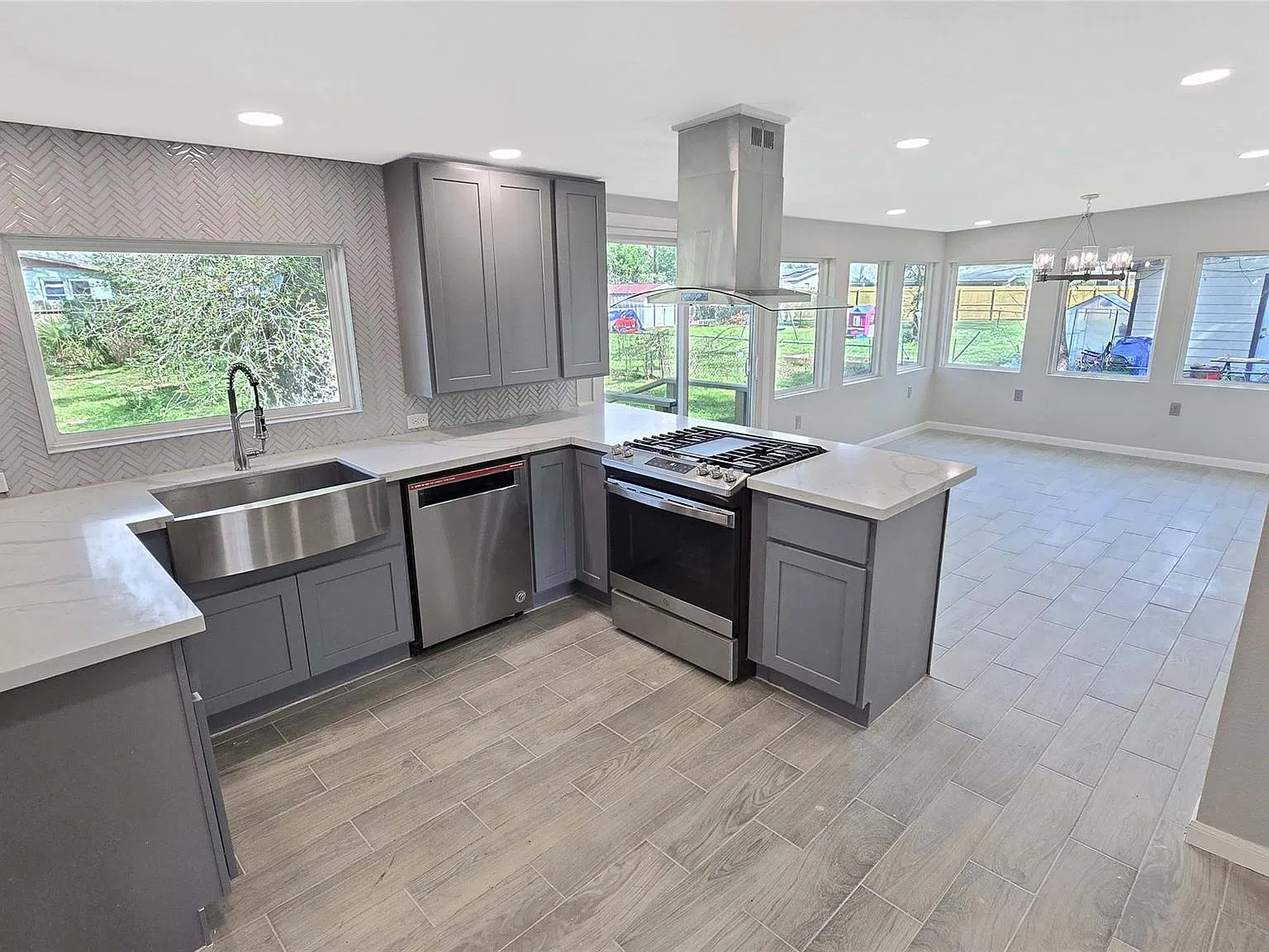 3 bed, 2.0 bath, 1403 sqft, $2,000 — Photo 3