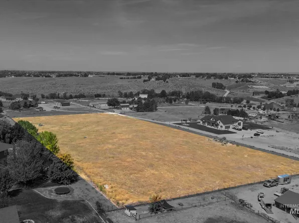 Desert Wolf Ln, Star, ID 83669