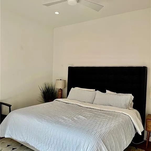 210 Glasgow Ln — Photo 15