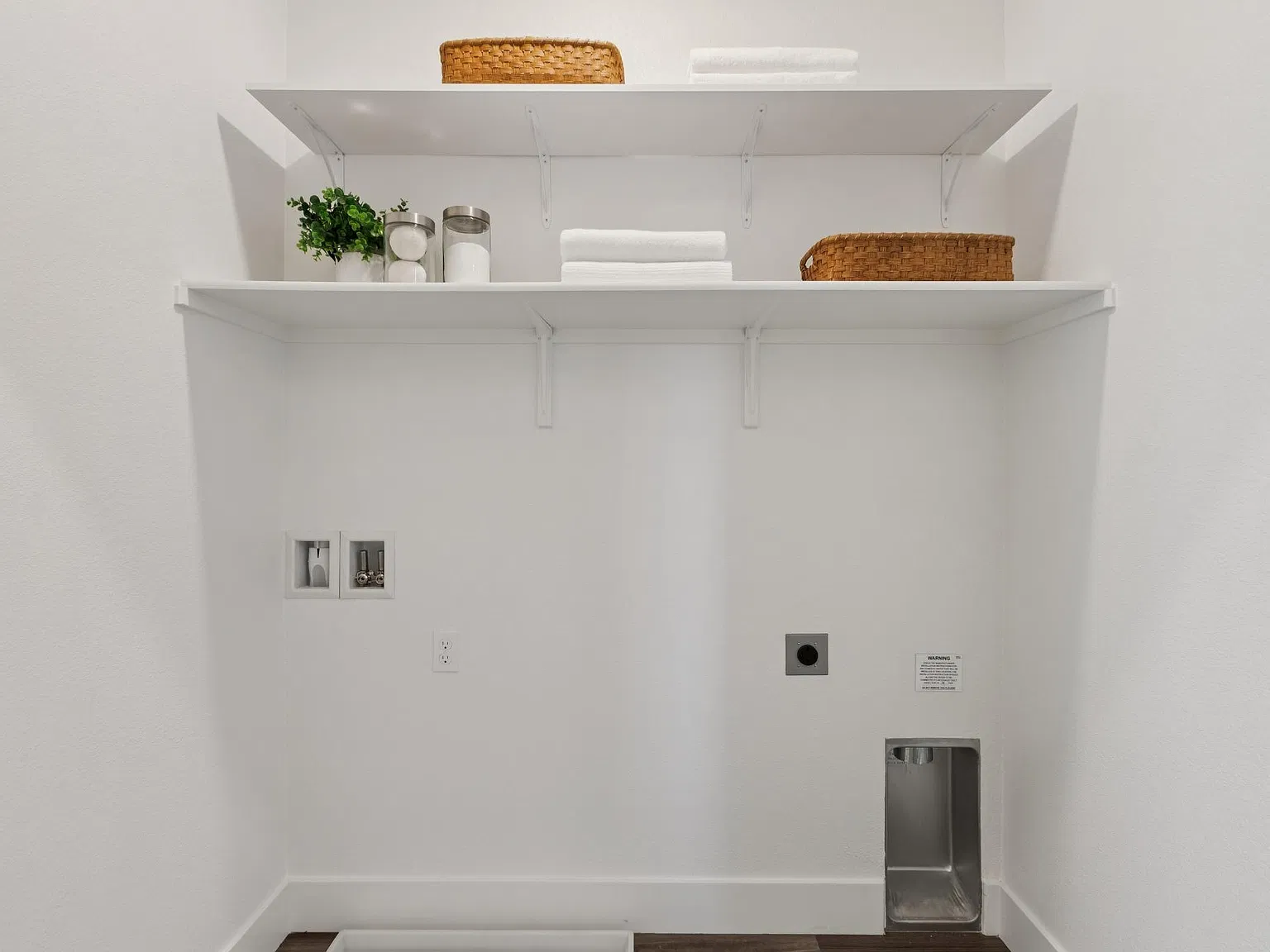 4 bed, 2.5 bath, 1807 sqft, $7,000 — Photo 3