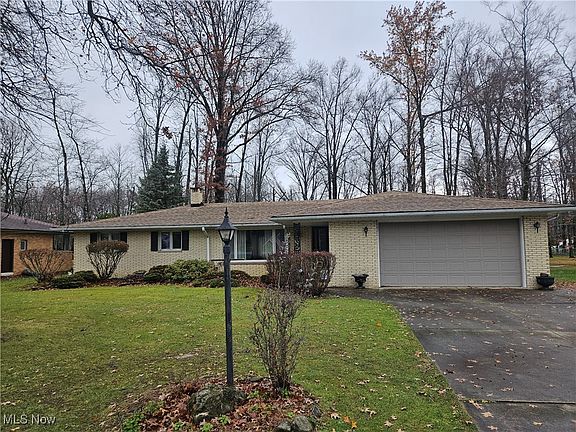 3rd image of 4754 Maple Ln