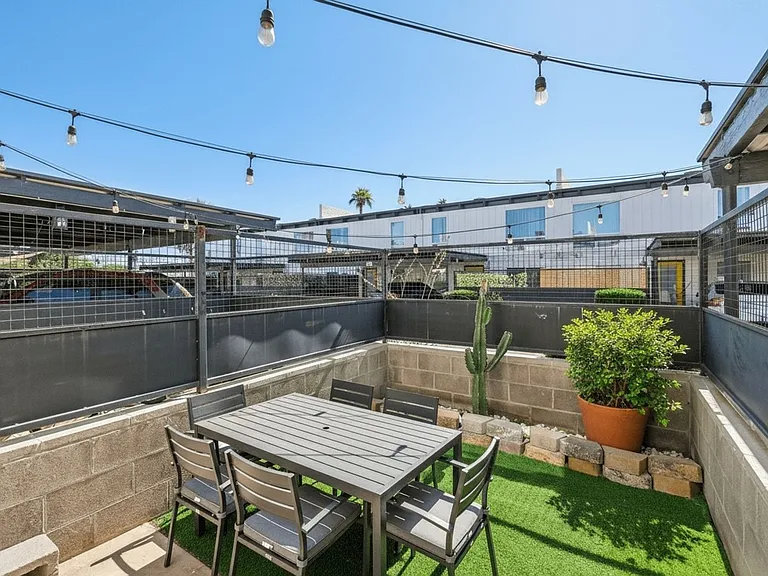 Modern Industrial Living in the Heart of Phoenix's Melrose District — Photo 6