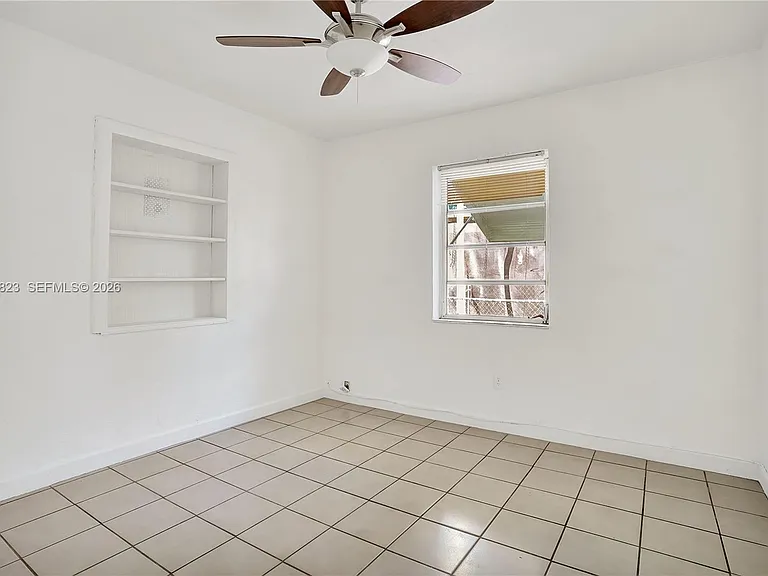 5985 SW 41st St #FRONT — Photo 16