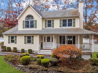18 15th Street, Wading River, NY 11792