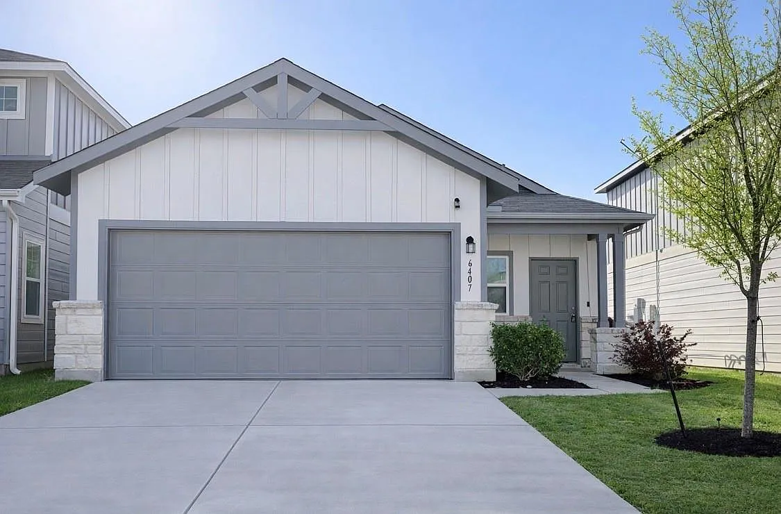 3 bed, 2.0 bath, 1580 sqft, $2,100 — Photo 1