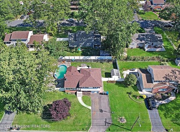 3rd image of 78 Shady Nook Dr