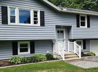 3 Evergreen Cir, Londonderry, NH 03053