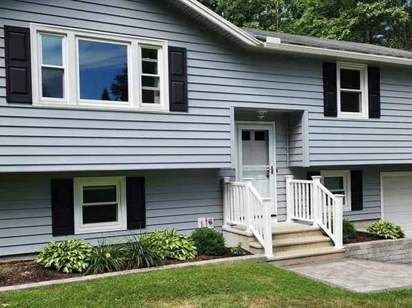 3 Evergreen Cir, Londonderry, NH 03053