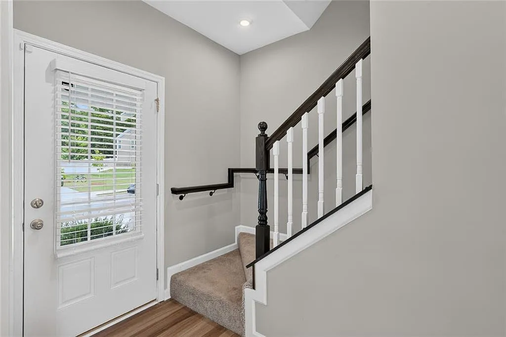 4 bed, 2.5 bath, 2000 sqft, $3,495 — Photo 4